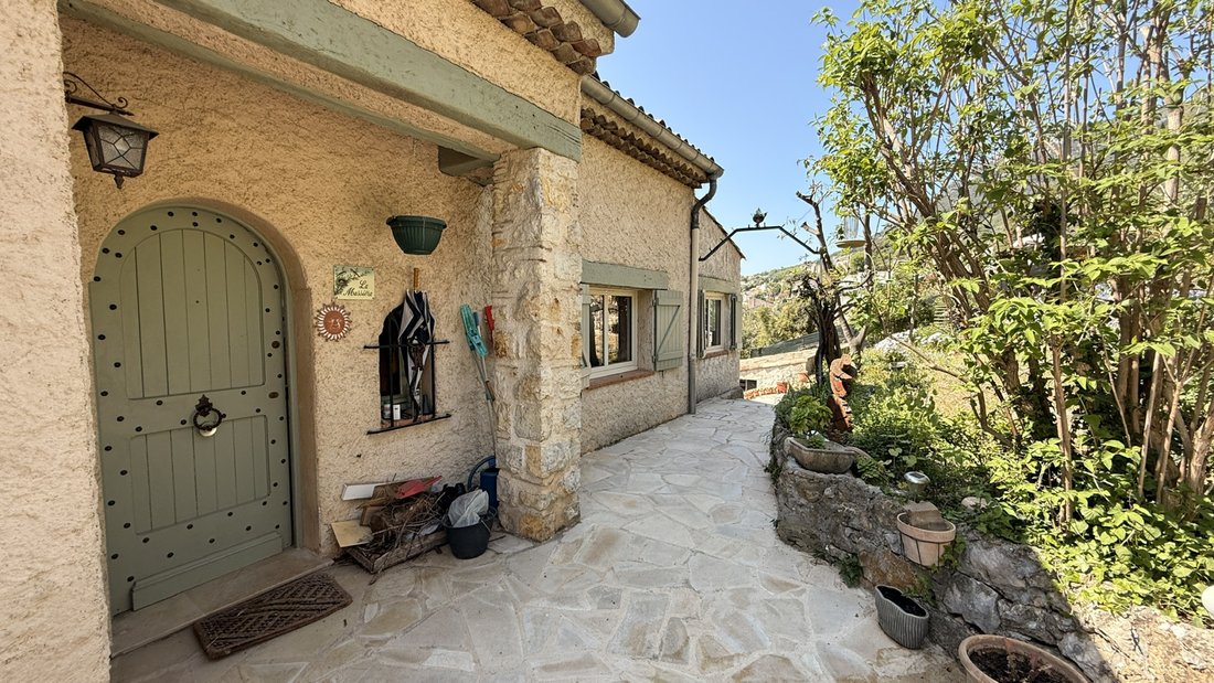 Villa in Gattières, Provence-Alpes-Côte d'Azur, France 2 - 15884199