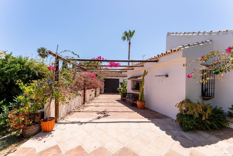 Villa in Atalaya-Isdabe, Estepona, Andalusia 3 - 17749697