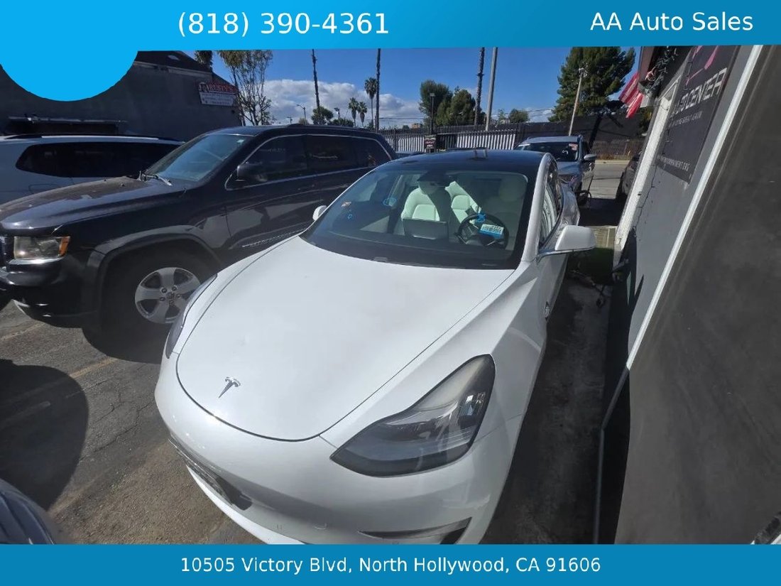 Sedan in Studio City, CA, United States 1 - 17745896