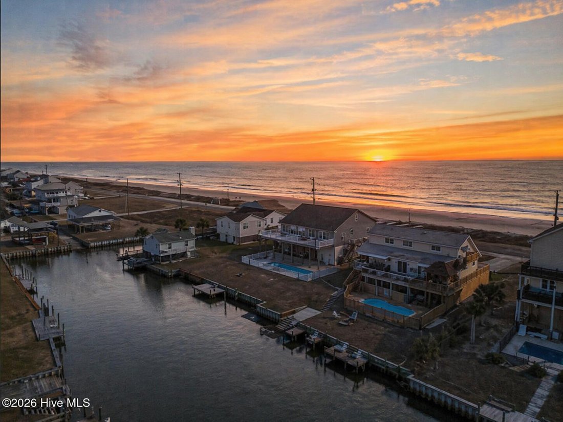 House in North Topsail Beach, North Carolina, United States 3 - 16961173