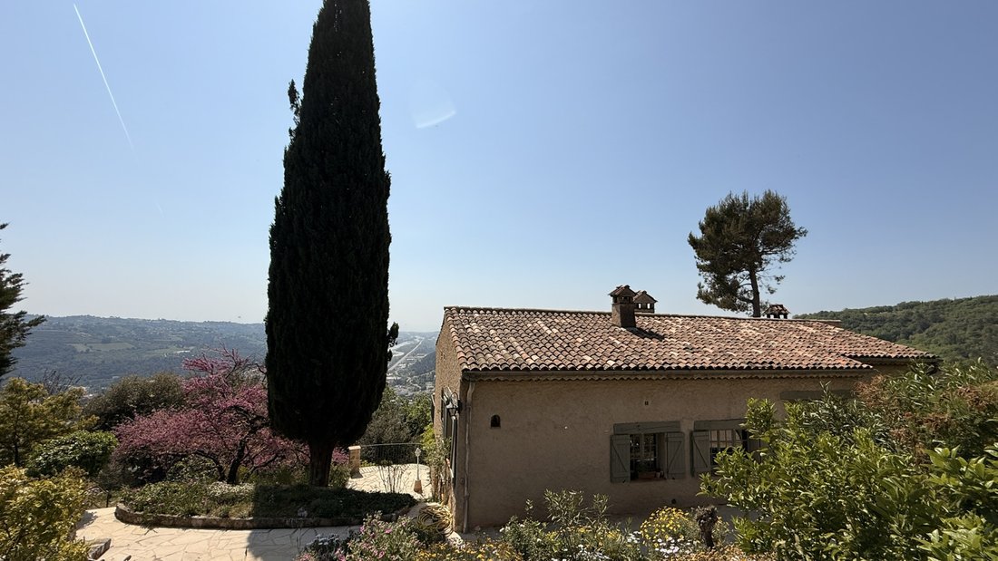 Villa in Gattières, Provence-Alpes-Côte d'Azur, France 1 - 15884199