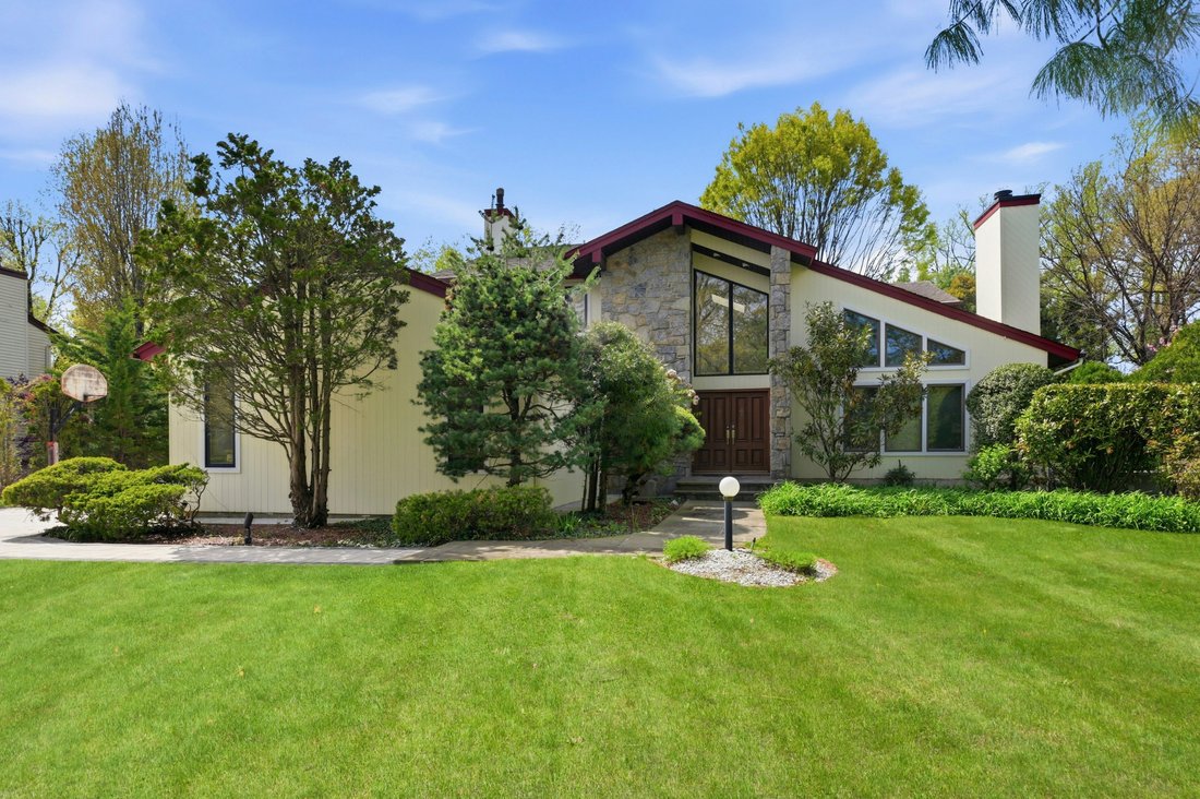House in Manhasset, New York, United States 1 - 17743352