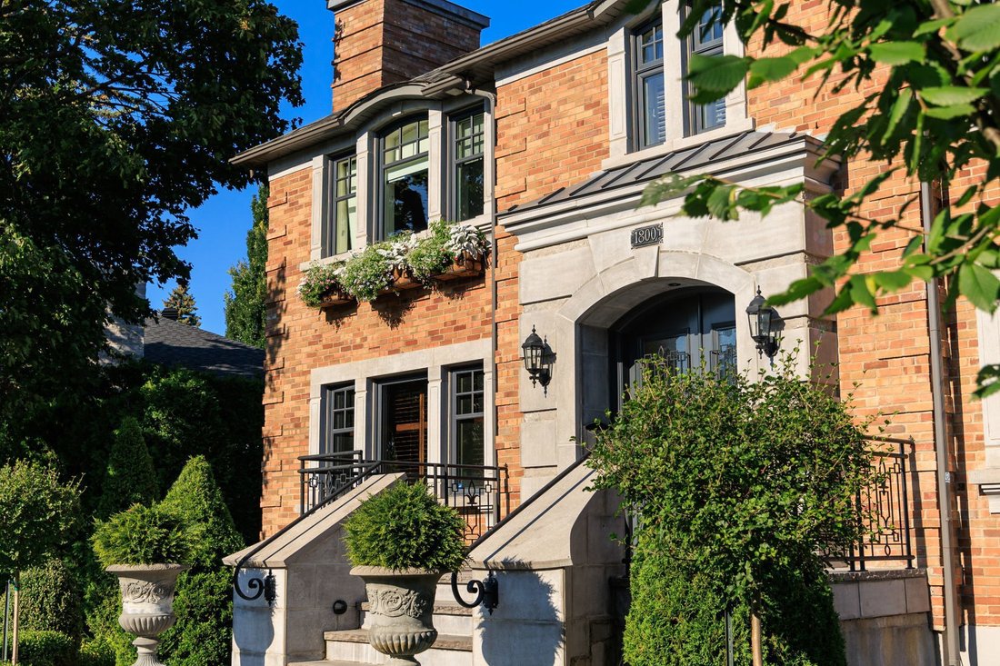 House in Mount Royal, Quebec, Canada 4 - 16177139