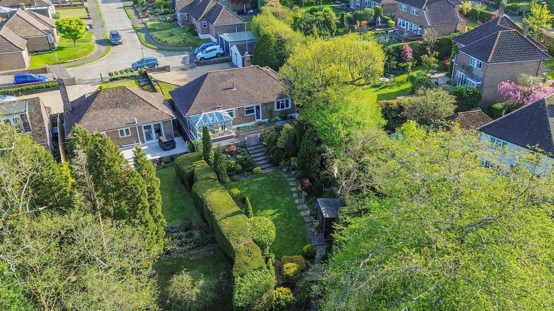 Bungalow in Haywards Heath, England 1 - 17436537