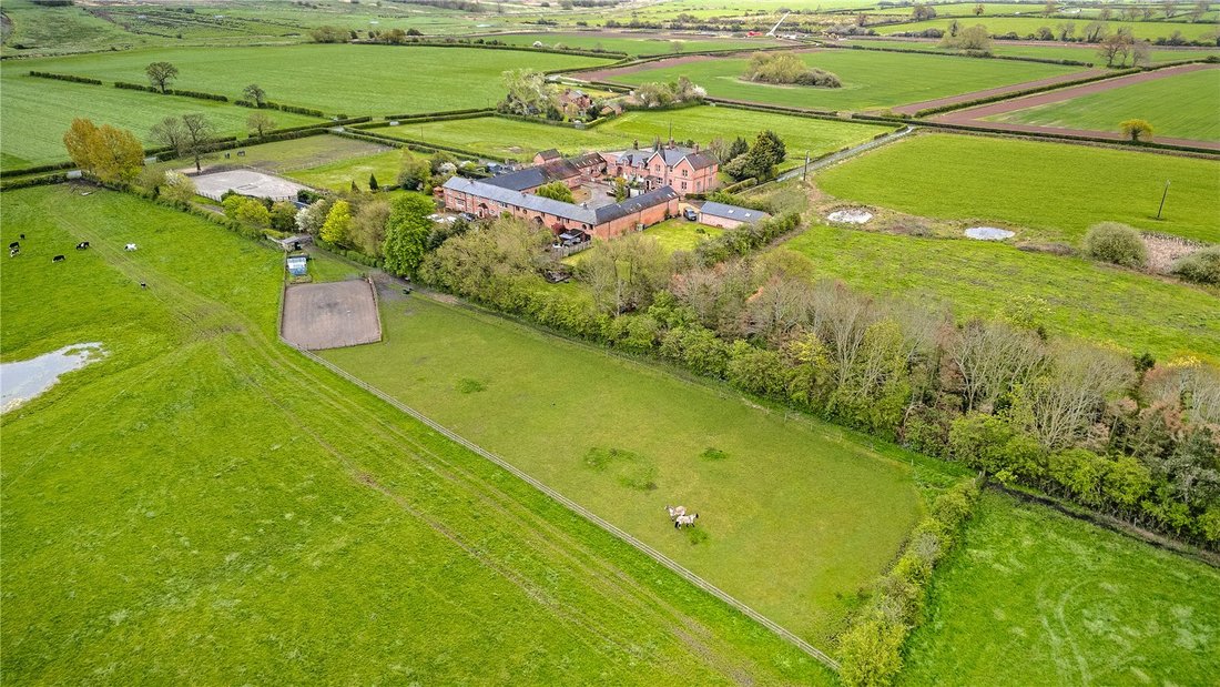 House in The Dale, Mickle Trafford, England 2 - 17743546
