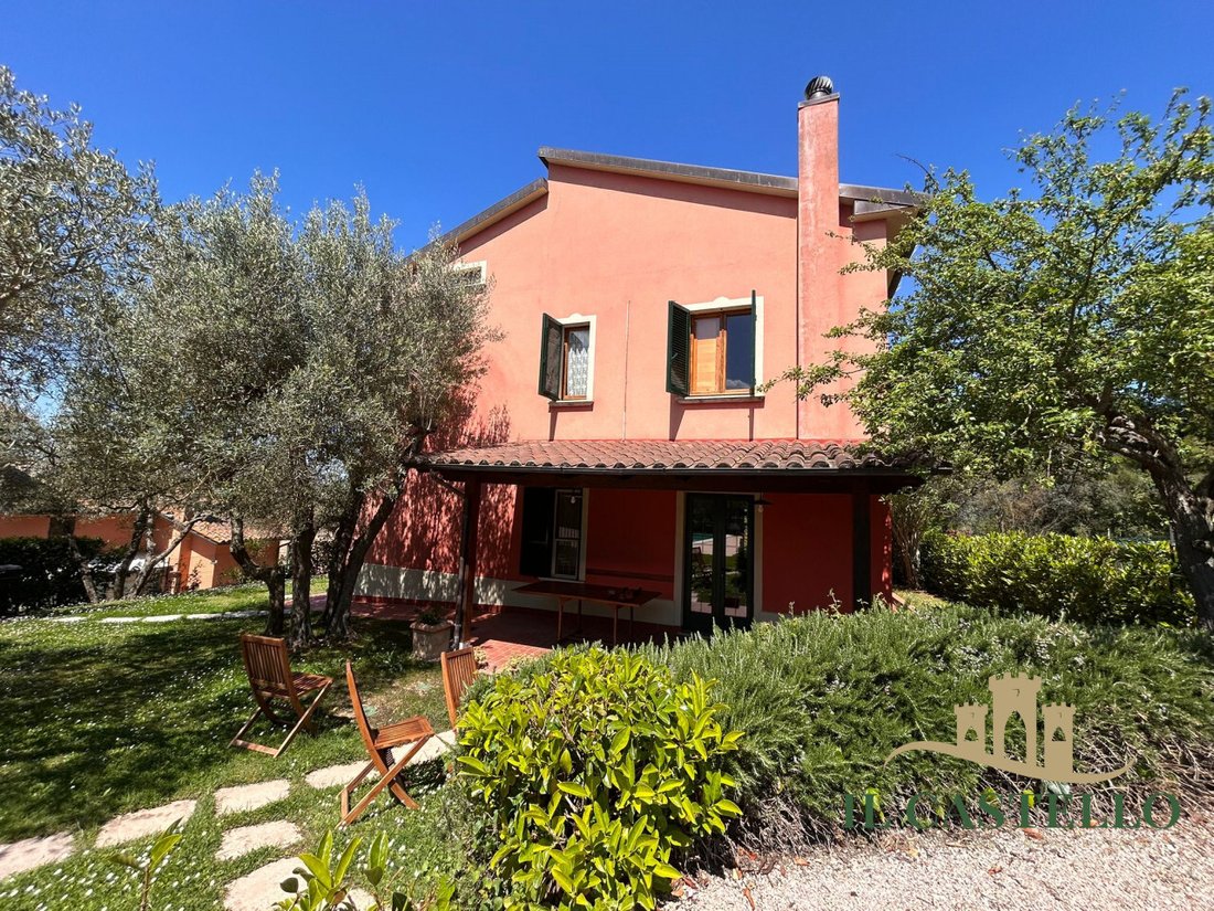Villa in Castiglione del Lago, Umbria, Italy 1 - 16476756