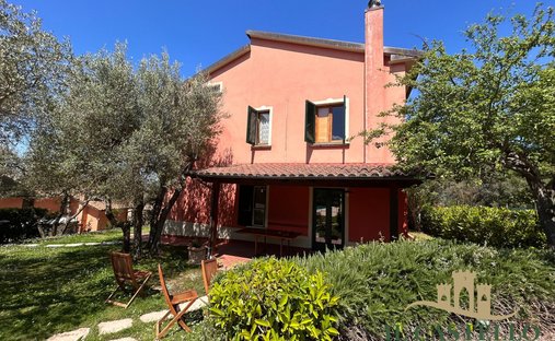 Villa in Castiglione del Lago, Umbria, Italy 1