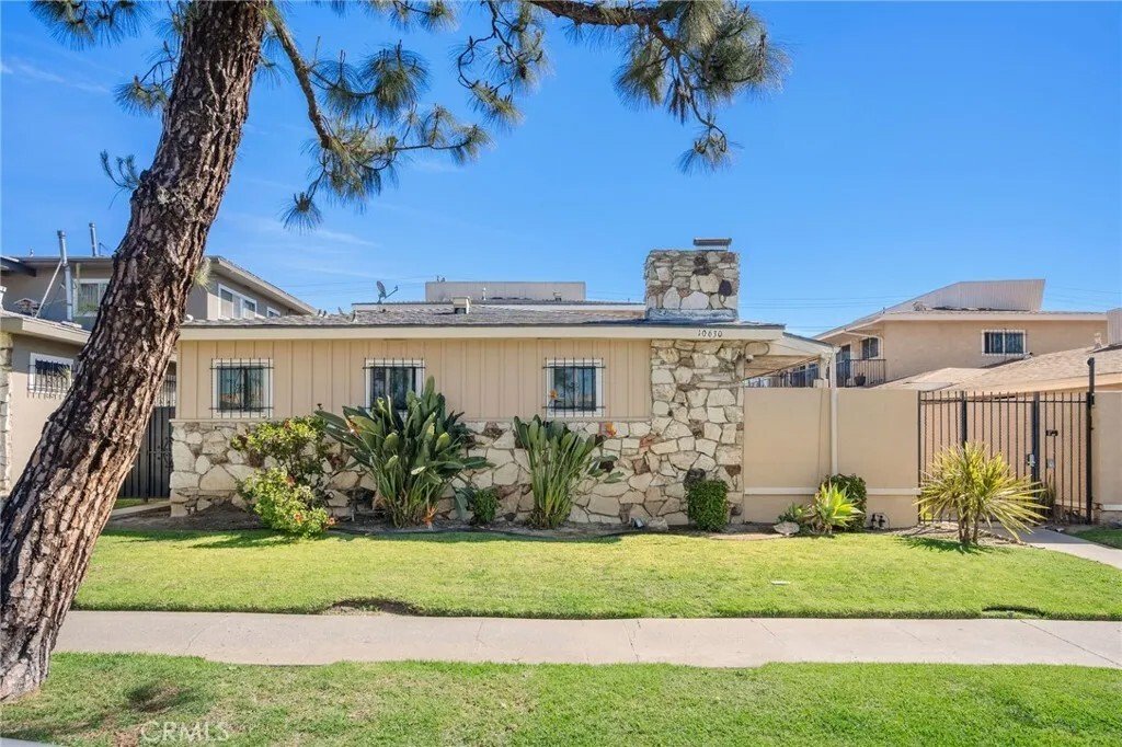 Inglewood, California, United States 1 - 17347262