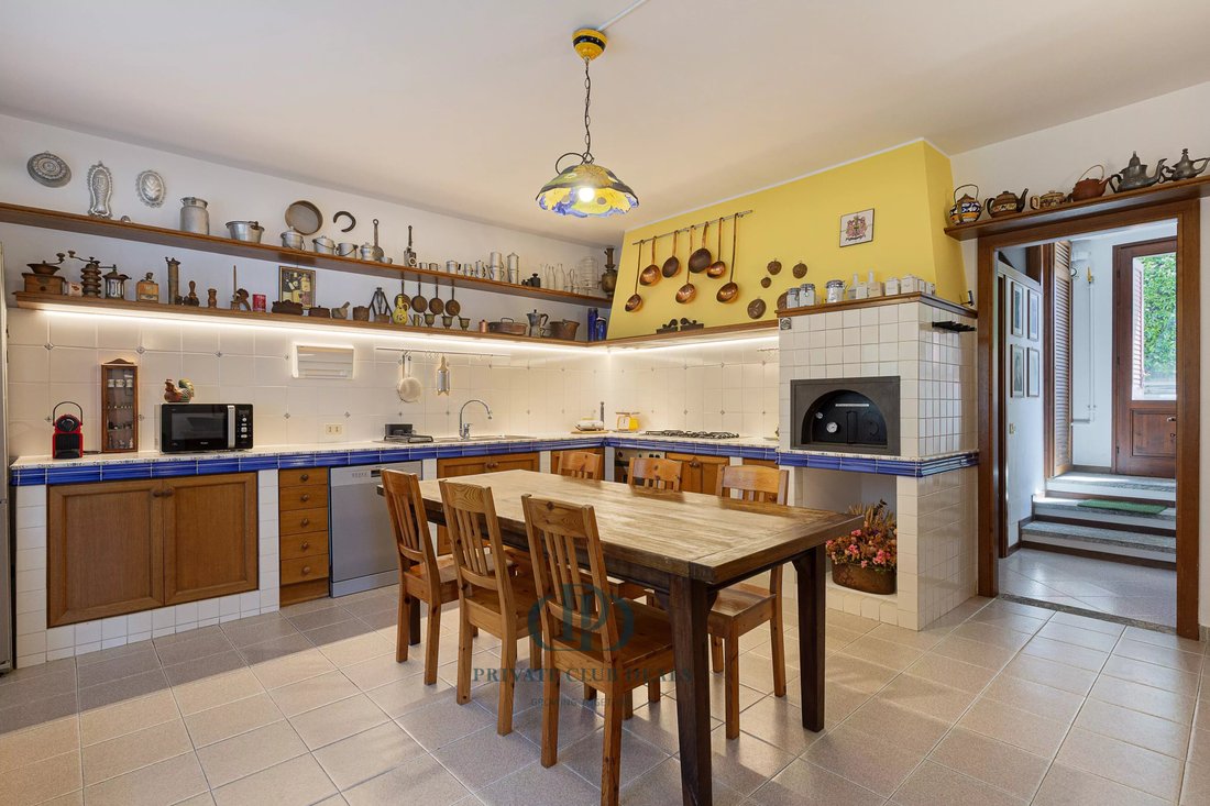 Villa in Lenno, Lombardy, Italy 3 - 15946478