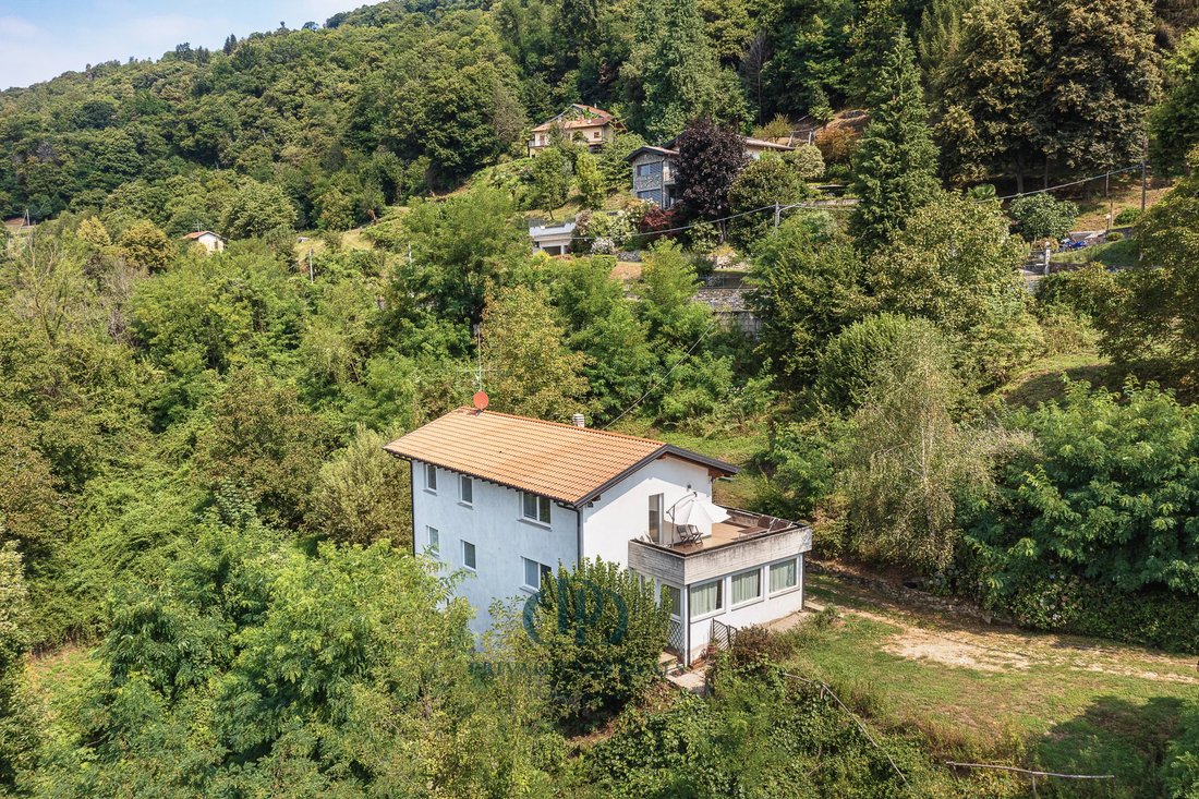 Villa in Dumenza, Lombardy, Italy 2 - 15132969