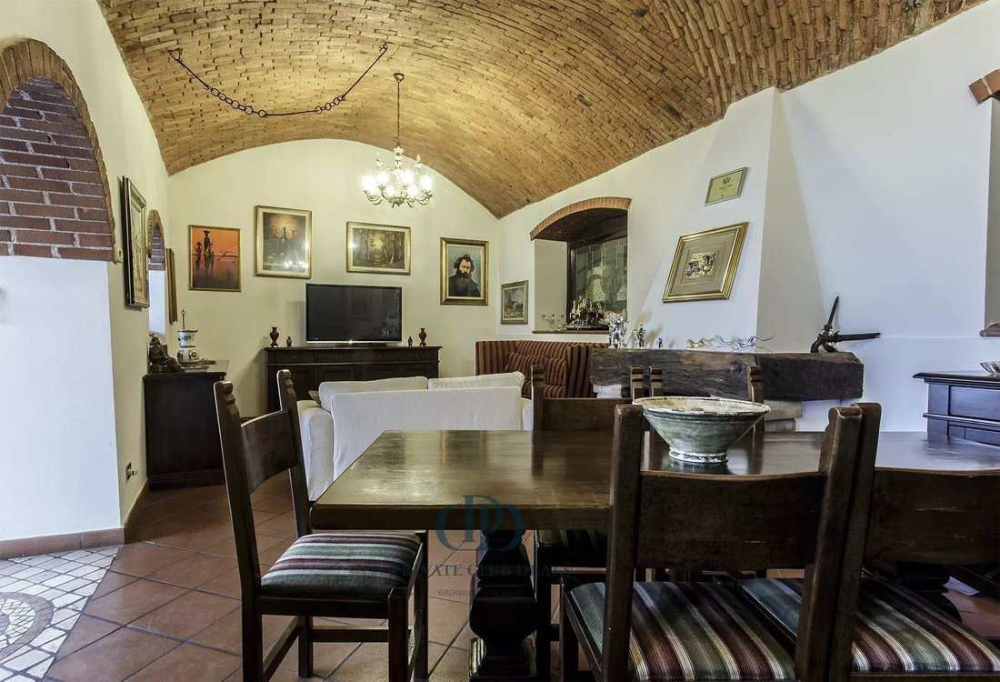 House in Camnago Volta, Como, Lombardy 4 - 15132963