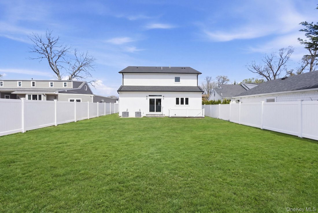 House in Wantagh, New York, United States 4 - 17744936