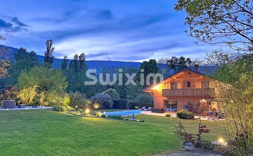 House in Collonges, Auvergne-Rhône-Alpes, France 1