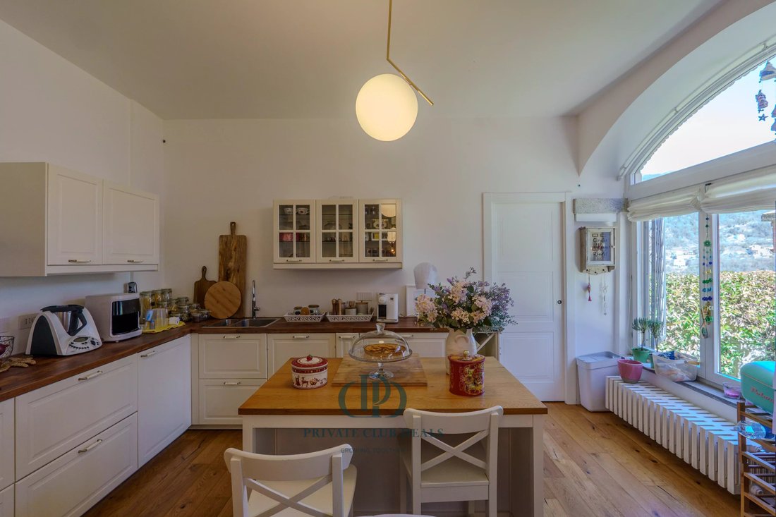 House in Sagnino-Tavernola-Monte Olimpino, Como, Lombardy 4 - 15371191