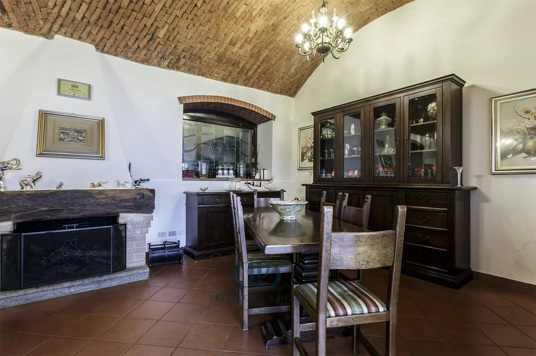 House in Camnago Volta, Como, Lombardy 2 - 15132963