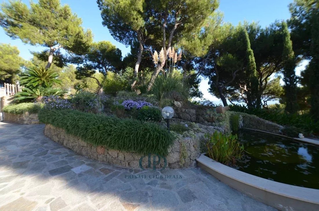 Villa in Bordighera, Liguria, Italy 4 - 15132649