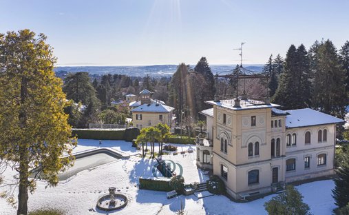 Villa in Center, Varese, Lombardy 1