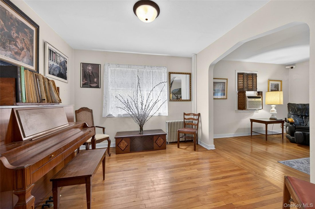 House in Valley Stream, New York, United States 5 - 17743354