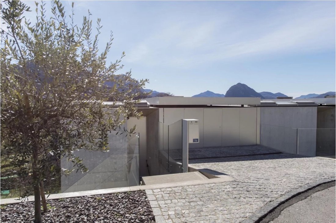 Apartment In Canobbio