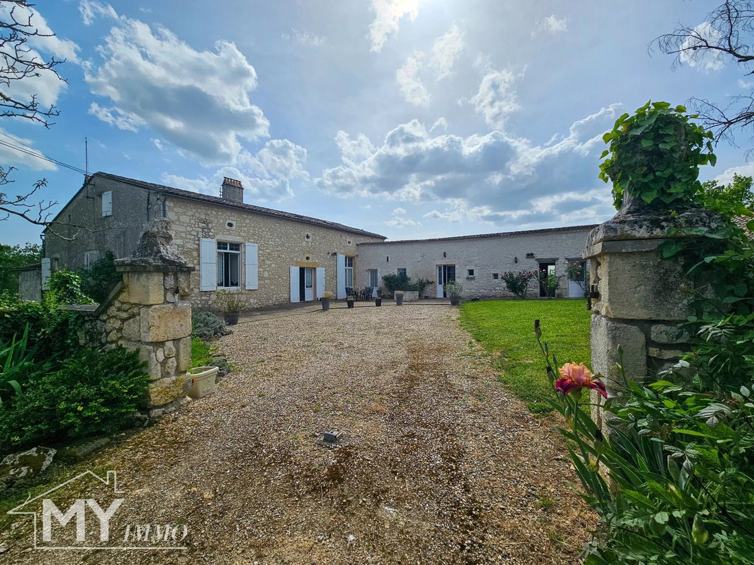Les Leves-et-Thoumeyragues, Nouvelle-Aquitaine, France 1 - 15906084