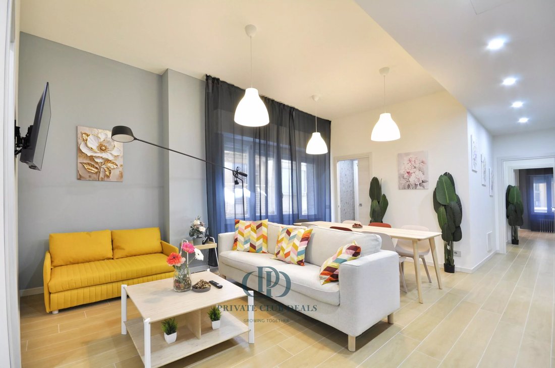 House in Eastern Lake Center, Como, Lombardy 1 - 17746046