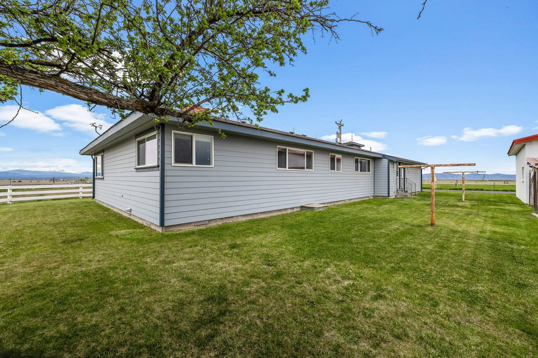 House in Madras, Oregon, United States 3 - 17743744