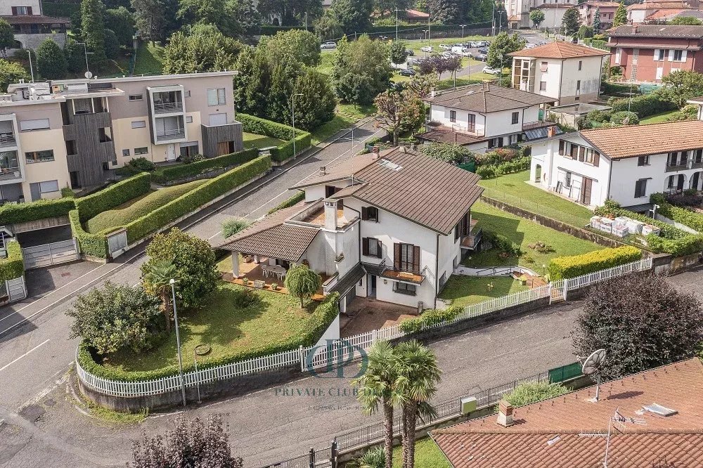Villa in Olgiate Comasco, Lombardy, Italy 1 - 15132967