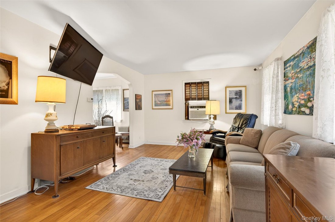 House in Valley Stream, New York, United States 3 - 17743354