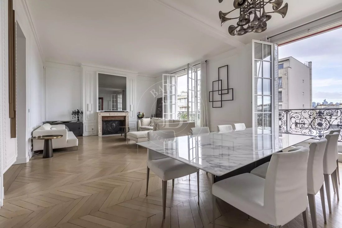 Apartment in Courcelles-Wagram, Paris 17e Arrondissement, Paris 2 - 17750113