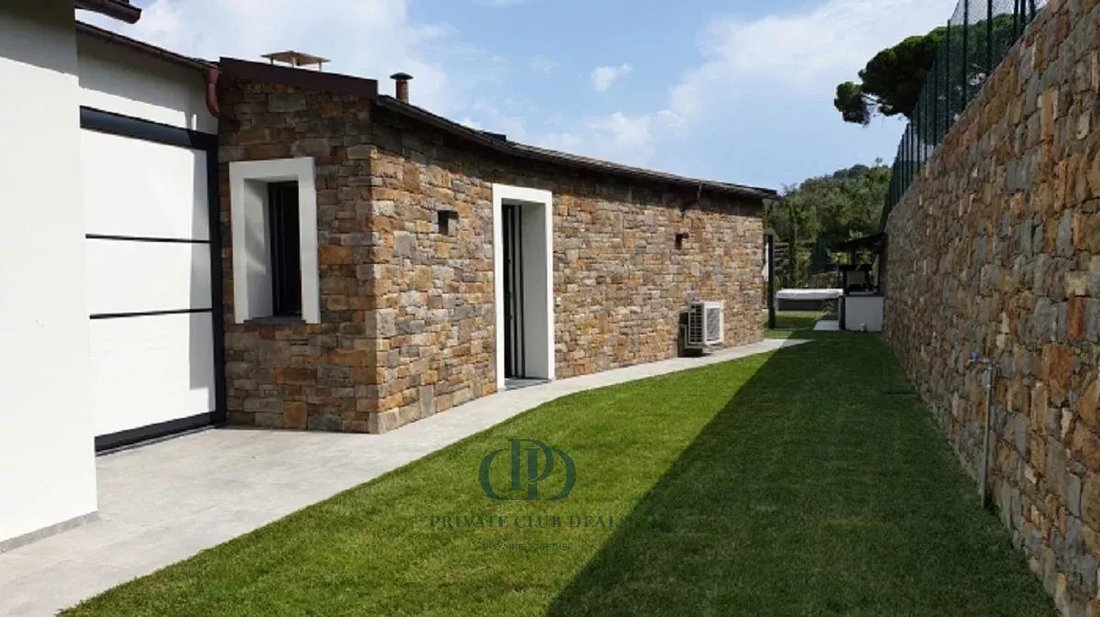 Villa in Piani-Torrazza, Imperia, Liguria 1 - 15132924