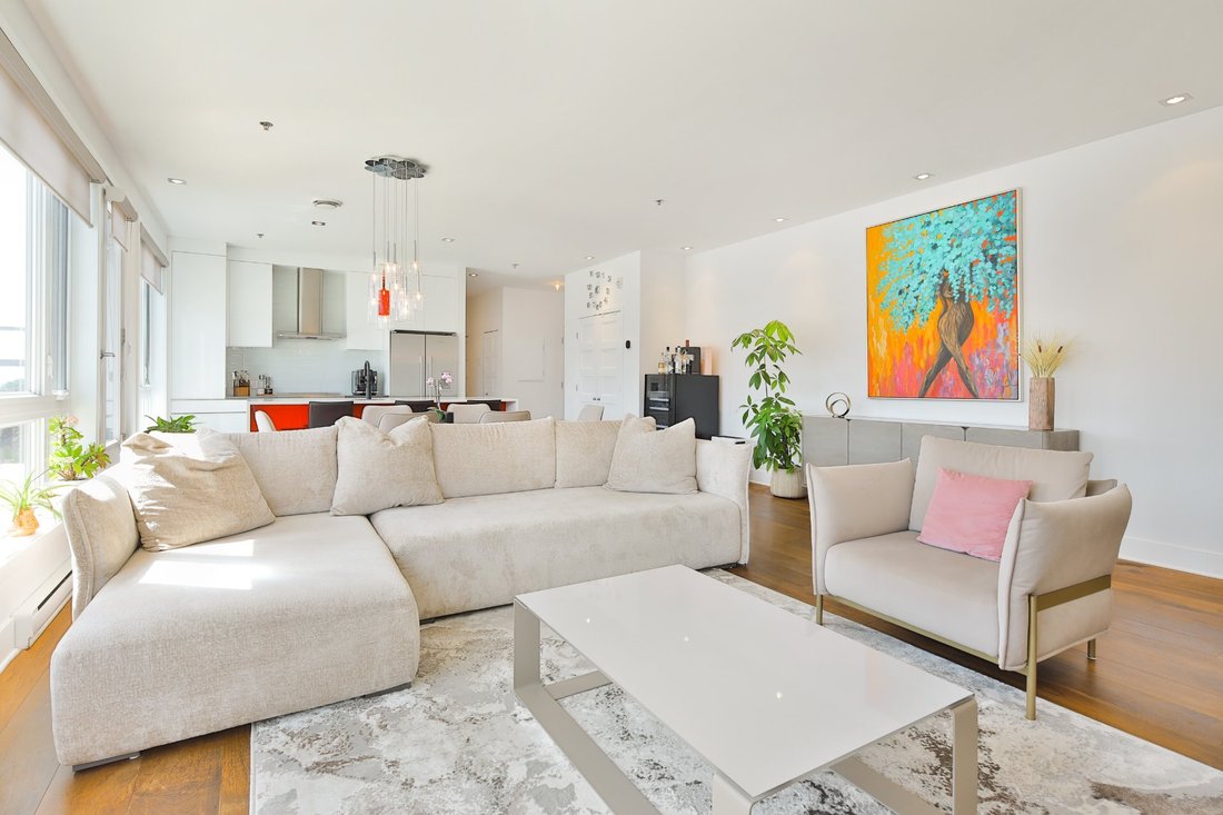 Apartment in Mount Royal, Quebec, Canada 1 - 17745161