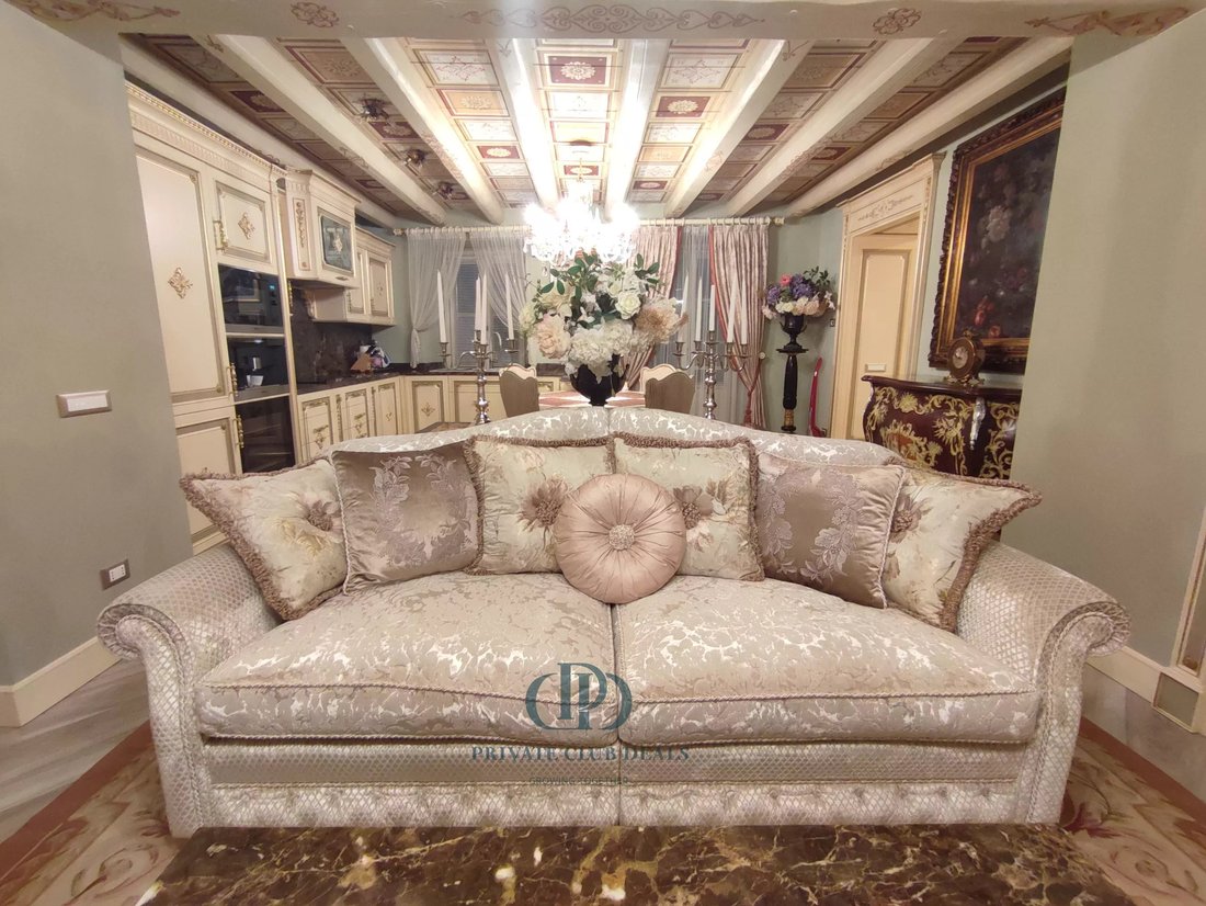 House in Historic Center, Como, Lombardy 4 - 15132972