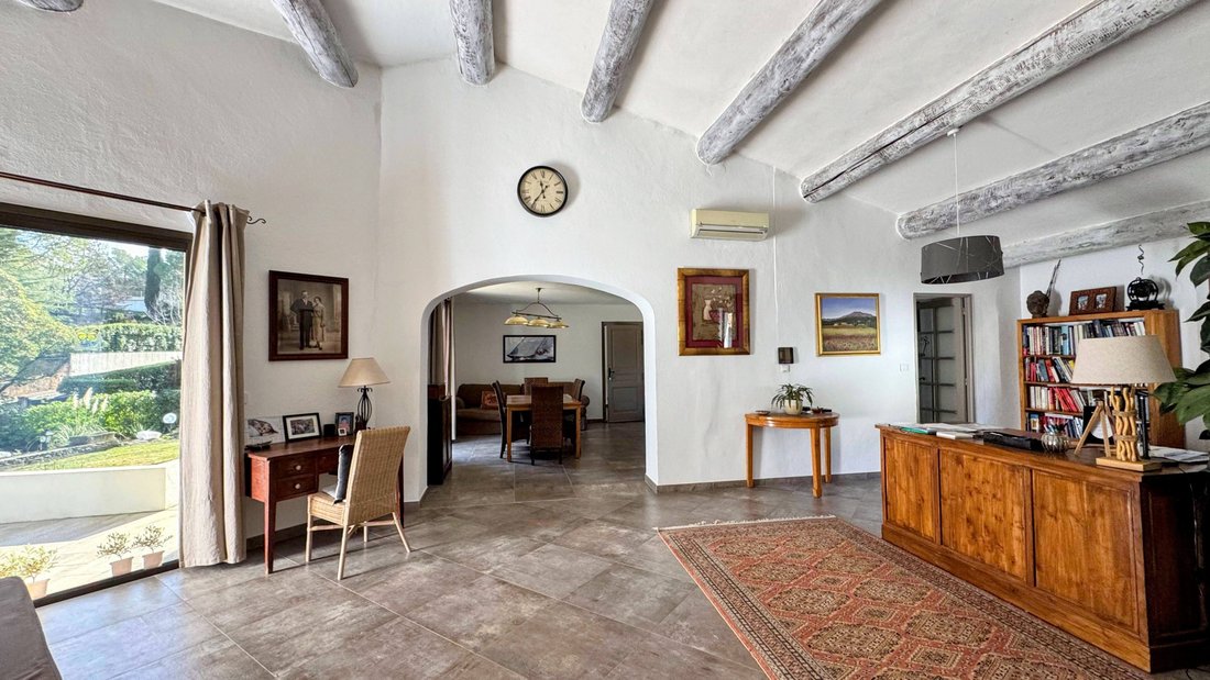 House in Châteauneuf-le-Rouge, Provence-Alpes-Côte d'Azur, France 1 - 17749314