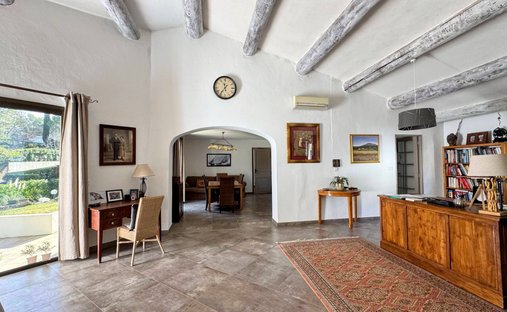 House in Châteauneuf-le-Rouge, Provence-Alpes-Côte d'Azur, France 1