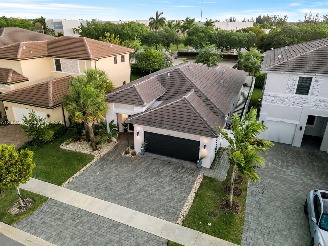 House in Miramar, Florida, United States 5 - 17747650