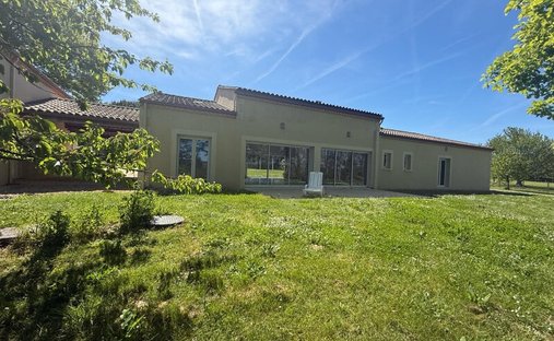 House in Cours-de-Pile, Nouvelle-Aquitaine, France 1