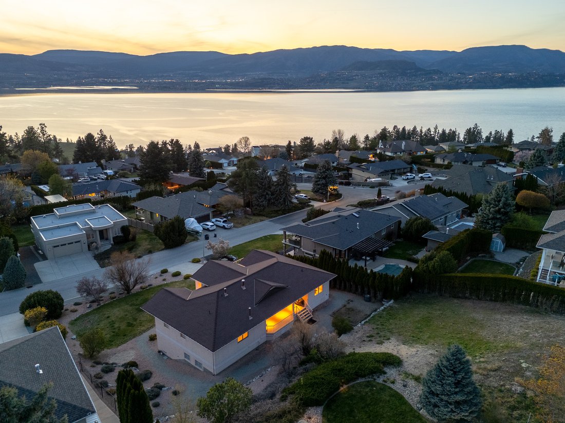 House in Kelowna, British Columbia, Canada 2 - 17749940