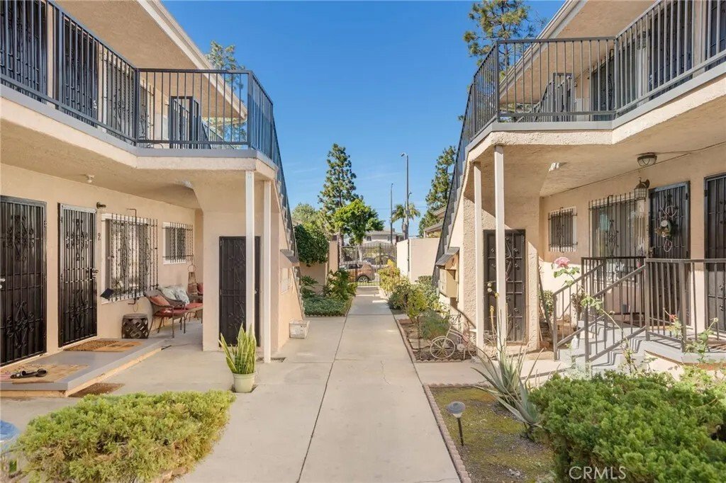 Inglewood, California, United States 5 - 17347262