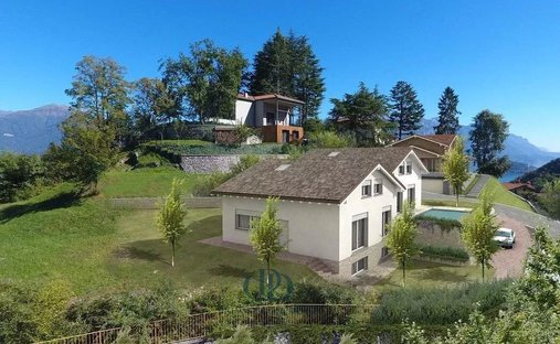 Villa in Grandola ed Uniti, Lombardy, Italy 1