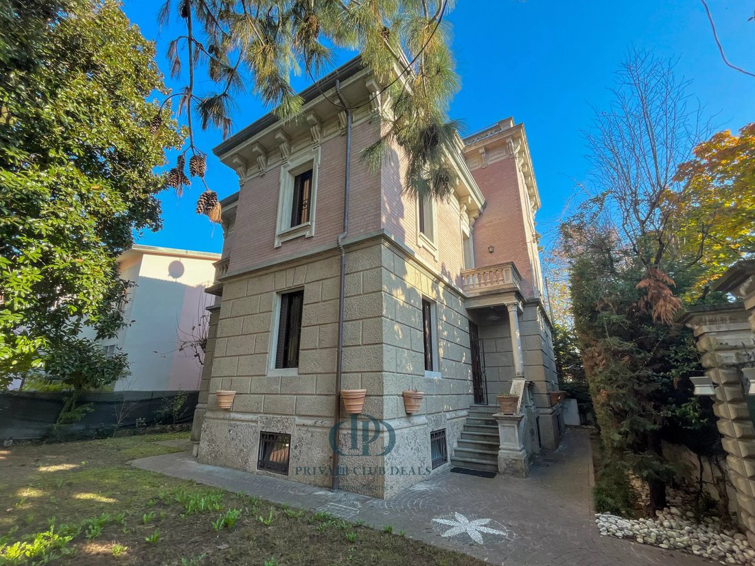 Villa in Cusano Milanino, Lombardy, Italy 1 - 15906380