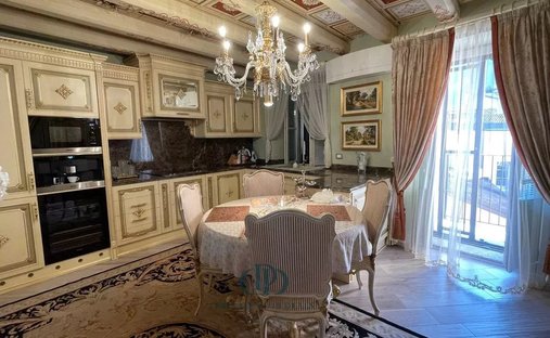 House in Historic Center, Como, Lombardy 1