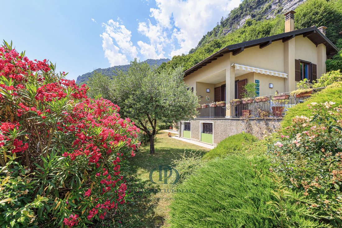 Villa in Lenno, Lombardy, Italy 1 - 15946478