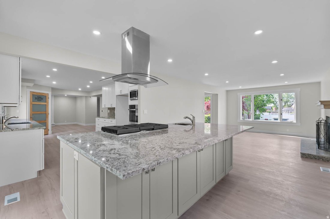 House in Sandy, Utah, United States 2 - 17631093