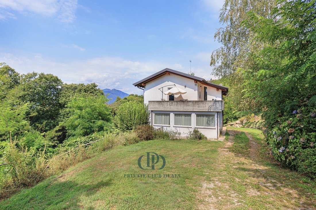 Villa in Dumenza, Lombardy, Italy 1 - 15132969