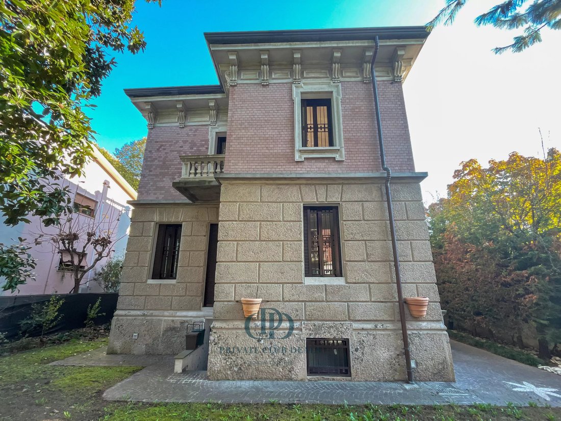 Villa in Cusano Milanino, Lombardy, Italy 2 - 15906380