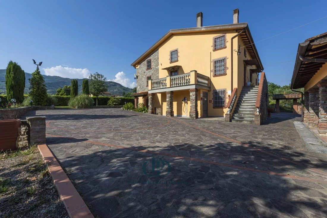 Villa in Center, Capannori, Tuscany 4 - 15132945