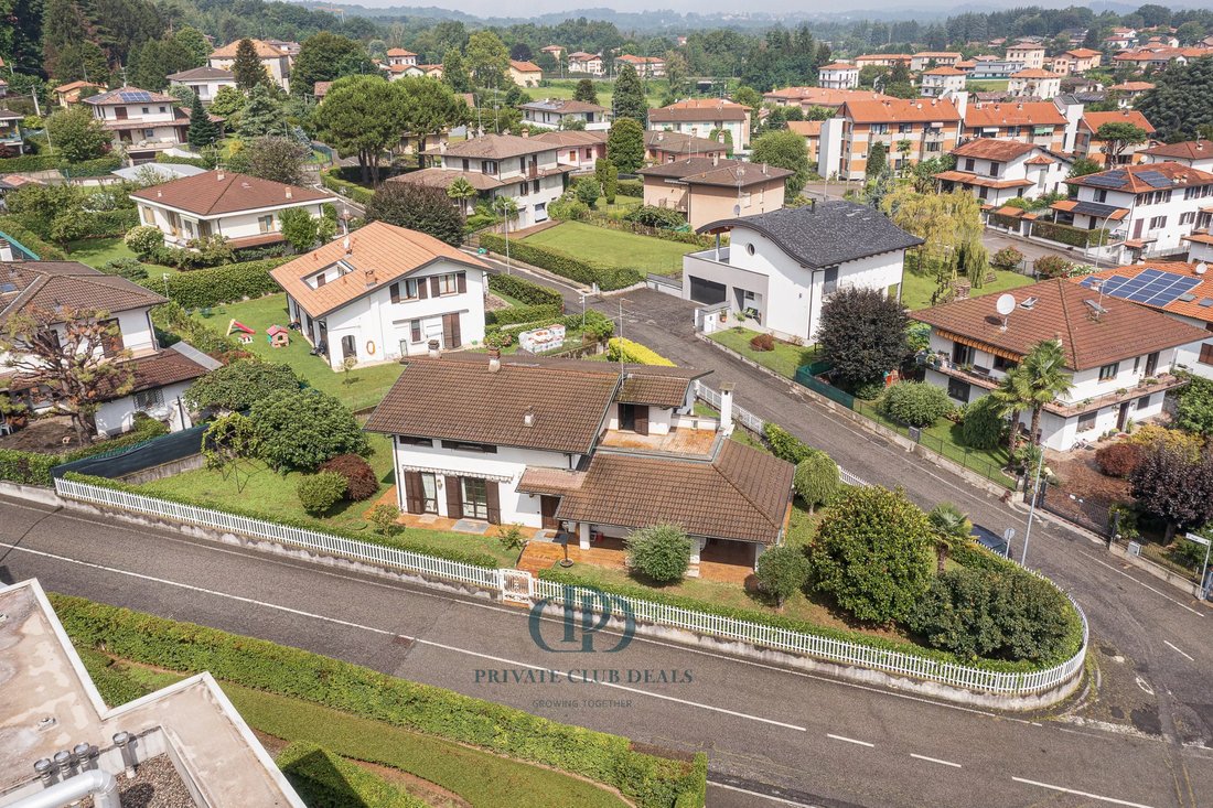 Villa in Olgiate Comasco, Lombardy, Italy 2 - 15132967