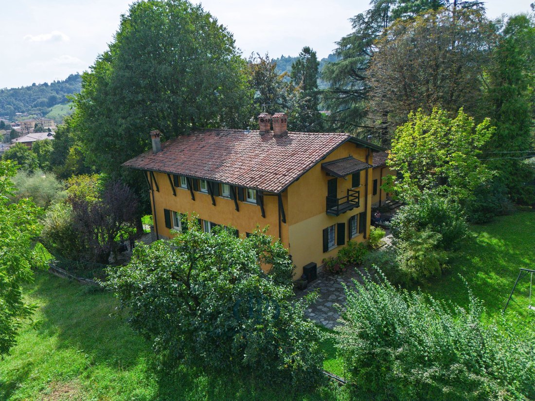 Villa in Ponteranica, Lombardy, Italy 1 - 16656730