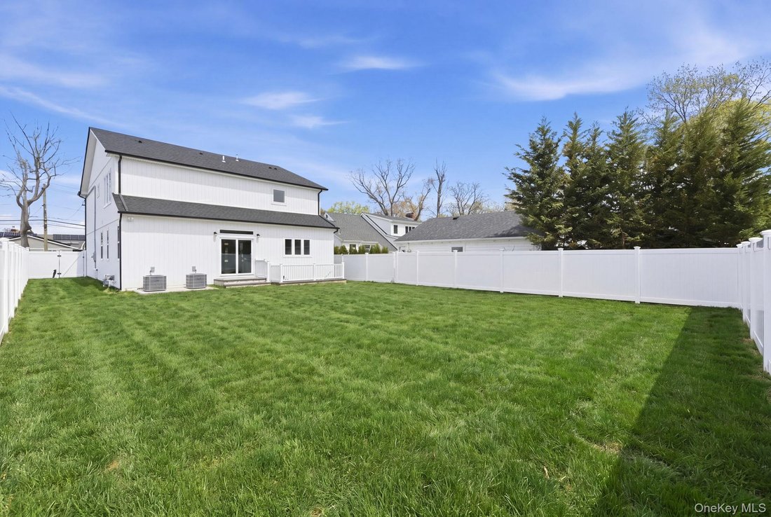 House in Wantagh, New York, United States 3 - 17744936