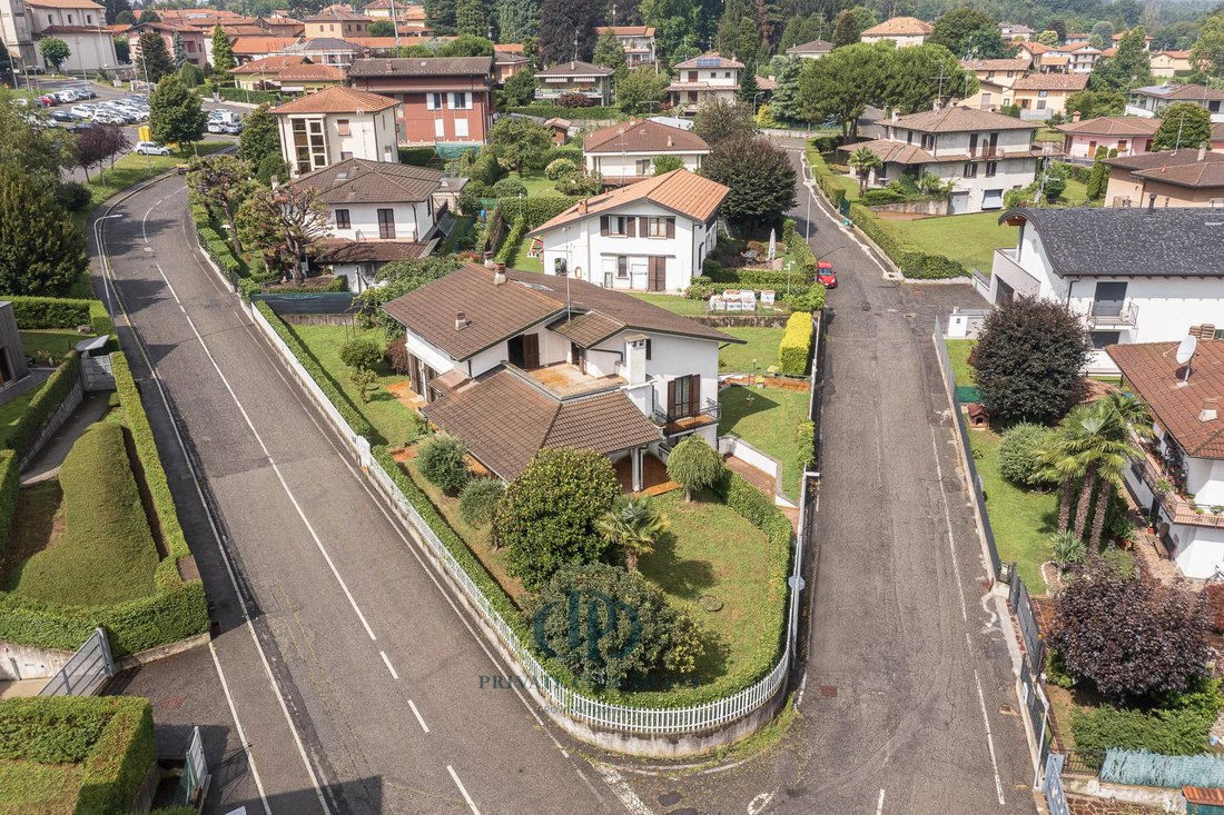 Villa in Olgiate Comasco, Lombardy, Italy 3 - 15132967